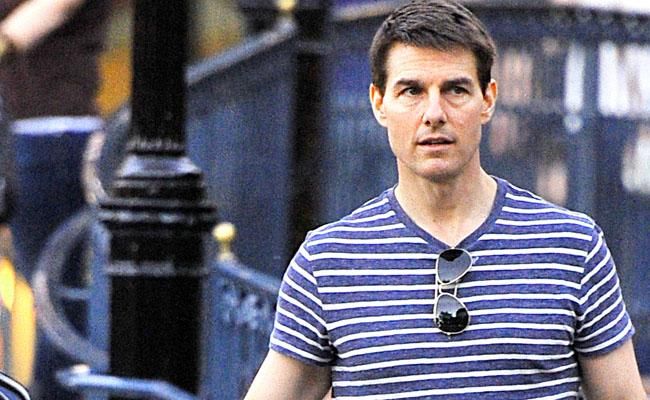Tom Cruise with daughter Suri Tom Cruise with daughter Suri