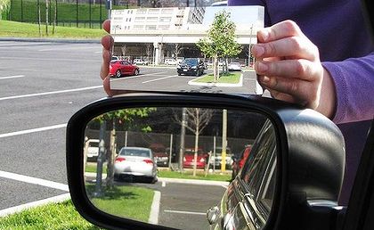 A US university professor has developed a curved mirror that effectively eliminates the blind-spot. A US university professor has developed a curved mirror that effectively eliminates the blind-spot.