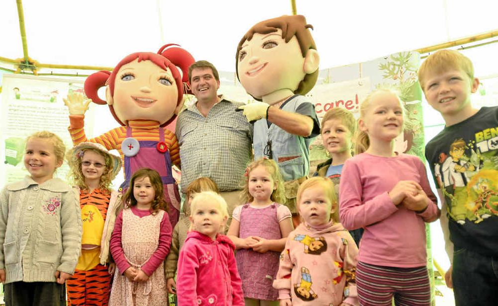 Ambassadors of Clarence Valley Council’s new waste management scheme, Dirtgirl and Scrapboy, at launch at Yamba Markets pictured with Mayor Richie Williamson. The new service begins on July 30. More information can be found on the council’s website. 