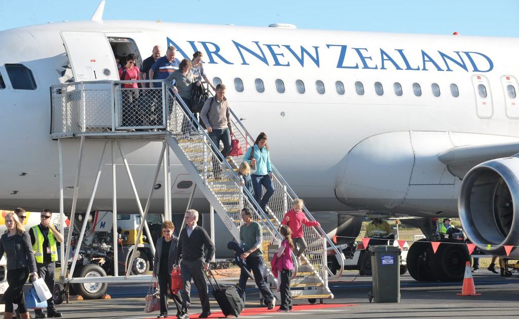 Fewer New Zealanders are leaving to go and live overseas, leading to a gain of 2,100 migrants last month, said Statistics NZ. Fewer New Zealanders are leaving to go and live overseas, leading to a gain of 2,100 migrants last month, said Statistics NZ.