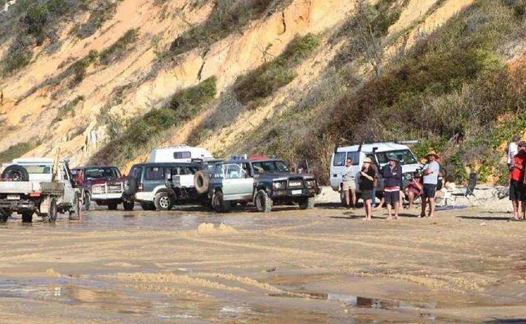 Not all the spectators appeared to have paid their permit fees. Not all the spectators appeared to have paid their permit fees.