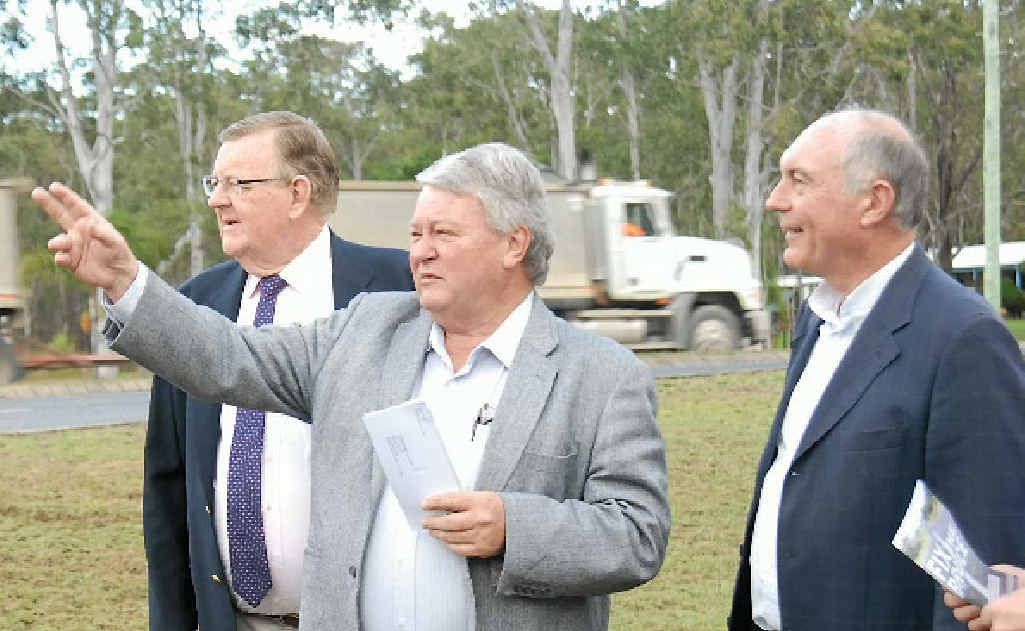 Federal Member for Flynn Ken O’Dowd (centre) showed the Benaraby turn-off to Nationals Leader Warren Truss (right). Federal Member for Flynn Ken O’Dowd (centre) showed the Benaraby turn-off to Nationals Leader Warren Truss (right).