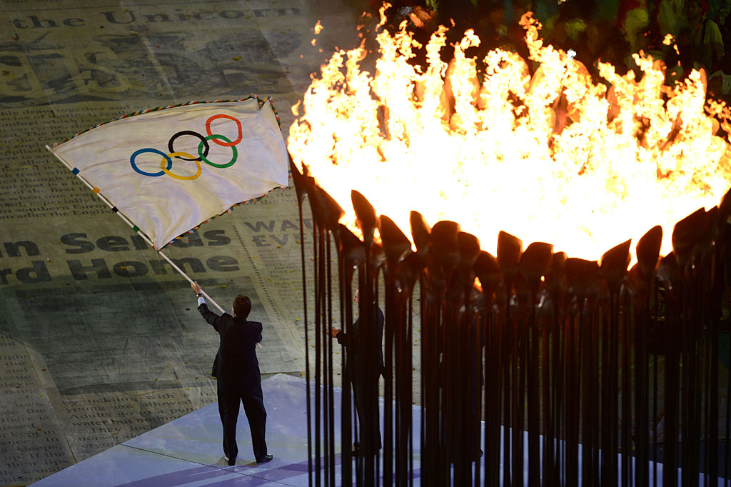 Mayor of Rio de Janeiro Eduardo Paes flies the Olympic flag during the Closing Ceremony on Day 16 of the London 2012 Olympic Games at Olympic Stadium on August 12, 2012 in London, England. Mayor of Rio de Janeiro Eduardo Paes flies the Olympic flag during the Closing Ceremony on Day 16 of the London 2012 Olympic Games at Olympic Stadium on August 12, 2012 in London, England.