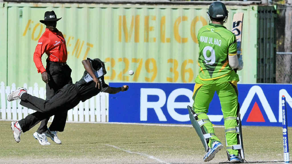 Pakistan’s Imam ul-haq gets away with it after pulling a short one against the Kiwis. Pakistan’s Imam ul-haq gets away with it after pulling a short one against the Kiwis.