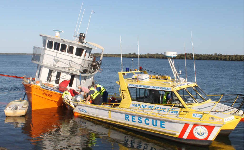 Houseboat refloated Northern Star