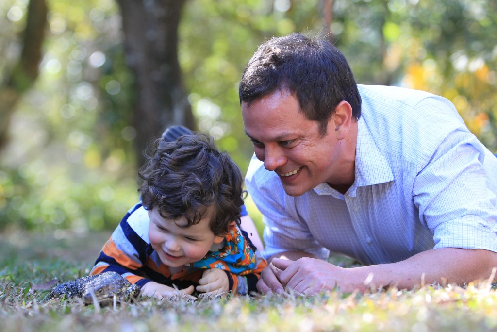 2-year-old Jackson Kelleher and his dad David take a close look at a blue tongue lizard at Australia Zoo. 2-year-old Jackson Kelleher and his dad David take a close look at a blue tongue lizard at Australia Zoo.