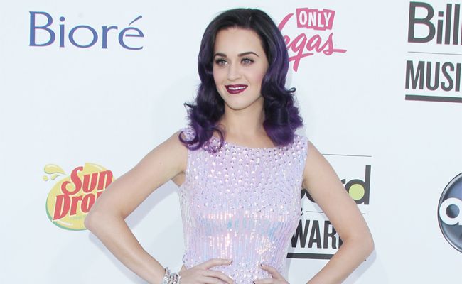 The Léger brand, famous for its bodycon dresses, was relaunched in 2007 and is popular with celebrities including Katy Perry. The Léger brand, famous for its bodycon dresses, was relaunched in 2007 and is popular with celebrities including Katy Perry.