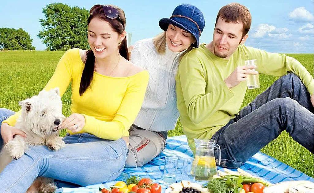 Remember, food poisoning may lurk in ill-stored picnic goodies. Remember, food poisoning may lurk in ill-stored picnic goodies.