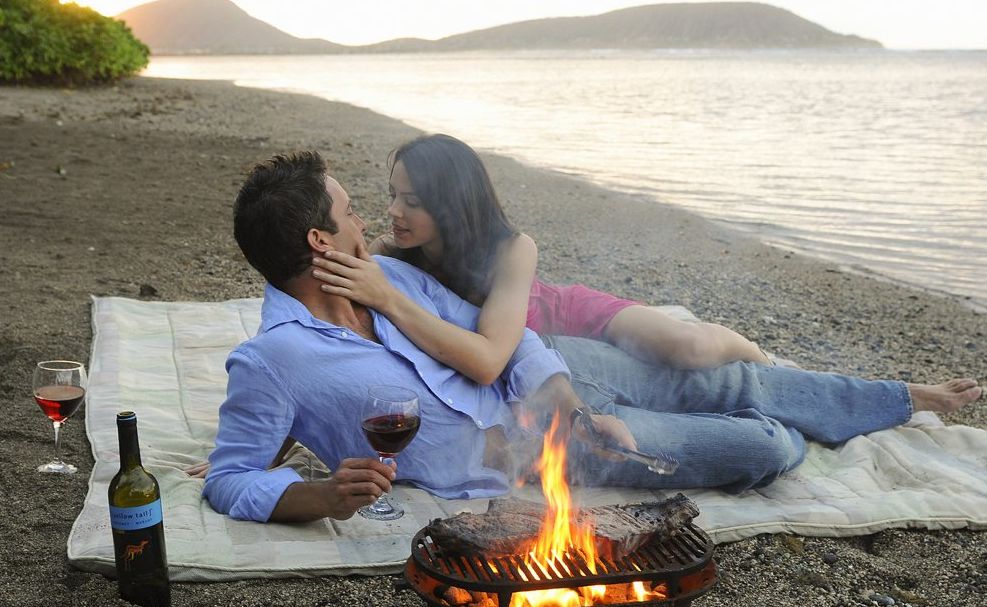 Alex O'Loughlin and Michelle Borth in a scene from the TV series Hawaii Five-O. Alex O'Loughlin and Michelle Borth in a scene from the TV series Hawaii Five-O.