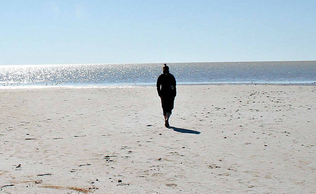 Being on the shore of Lake Eyre is like being by the ocean, so far off is the horizon in all directions. Underfoot, however, is crusty and muddy. Being on the shore of Lake Eyre is like being by the ocean, so far off is the horizon in all directions. Underfoot, however, is crusty and muddy.