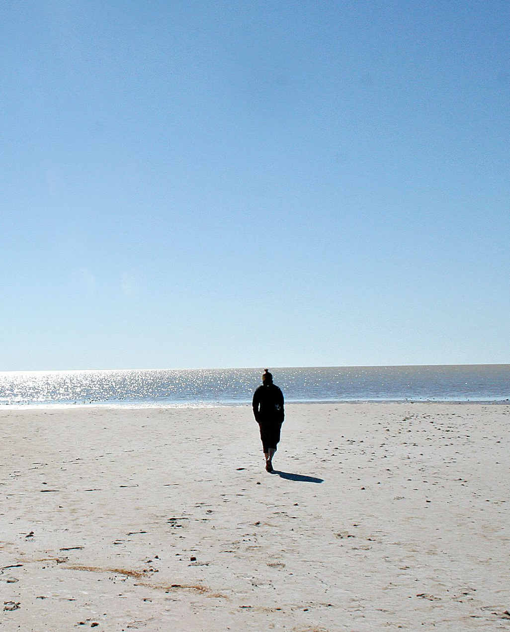 Being on the shore of Lake Eyre is like being by the ocean, so far off is the horizon in all directions. Underfoot, however, is crusty and muddy. Being on the shore of Lake Eyre is like being by the ocean, so far off is the horizon in all directions. Underfoot, however, is crusty and muddy.
