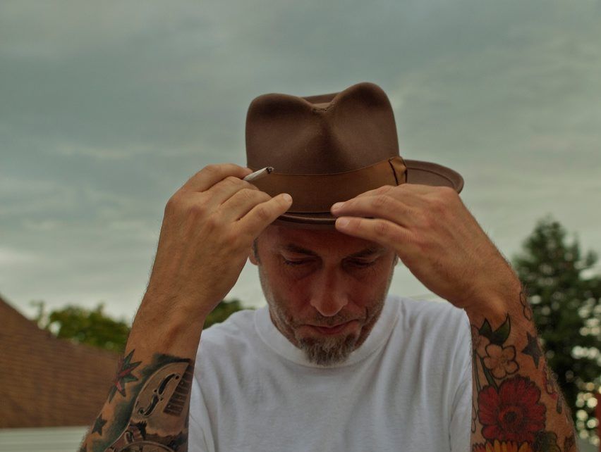 Kelly Joe Phelps delivers a solo show to Mullumbimby. Kelly Joe Phelps delivers a solo show to Mullumbimby.
