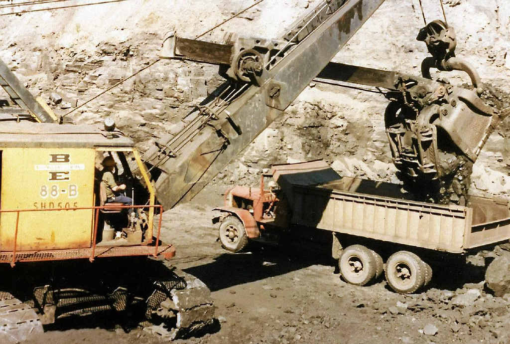 Mining at Blair Athol before Rio Tinto took over as managers in May, 1984. Mining at Blair Athol before Rio Tinto took over as managers in May, 1984.