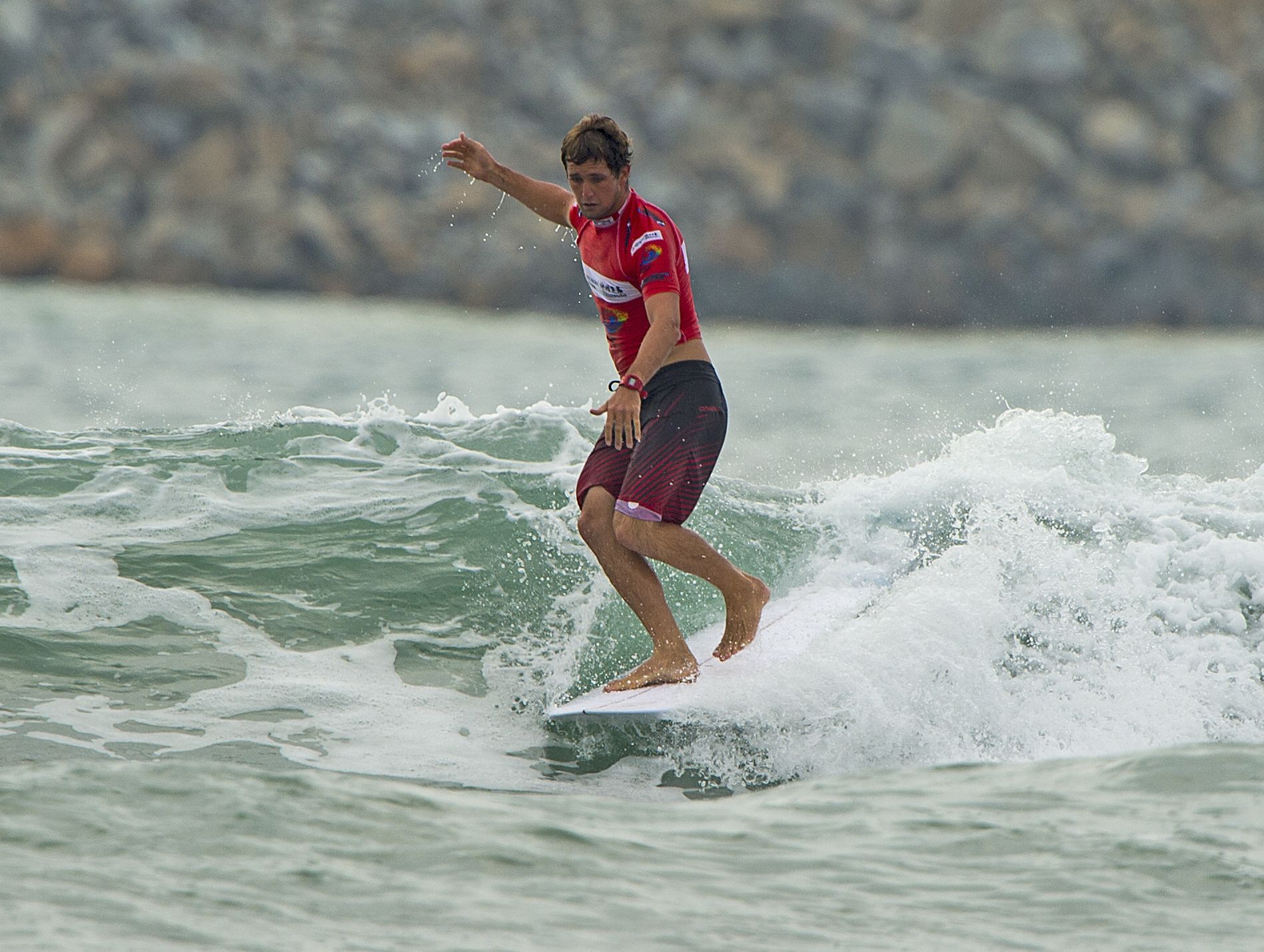 Emerald Beach's Harley Ingleby continues his world championship assault at the ShenZou Peninsular Pro in China with a win against Long Board Legend Robert Weaver.
