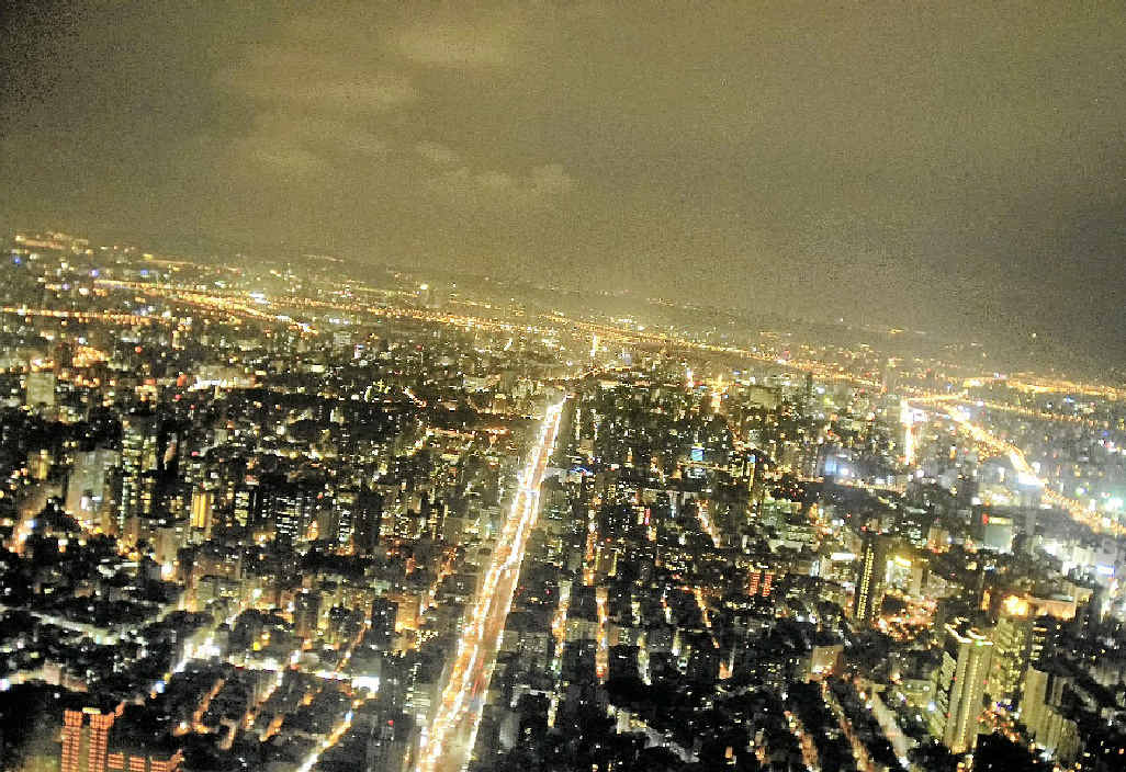 Impressive view of Taipei from the indoor observatory on the 89th floor of Taiwan's most famous building. Impressive view of Taipei from the indoor observatory on the 89th floor of Taiwan's most famous building.