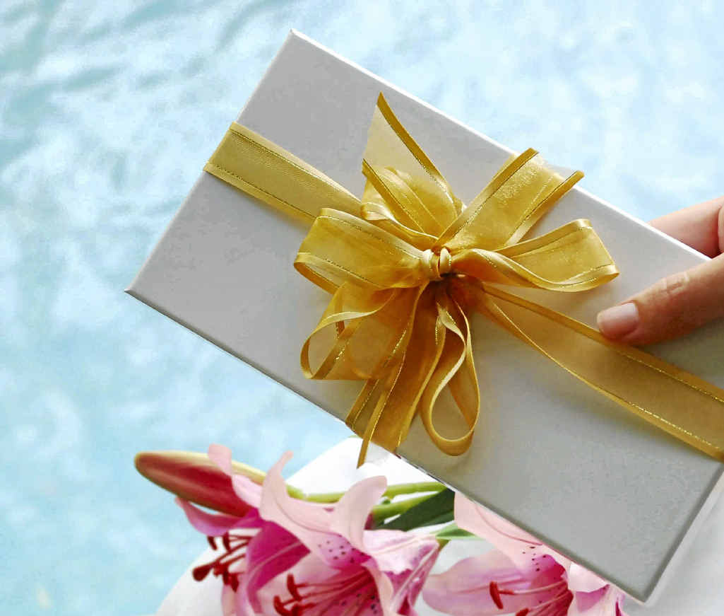Home-made presents are often appreciated at Christmas. Home-made presents are often appreciated at Christmas.