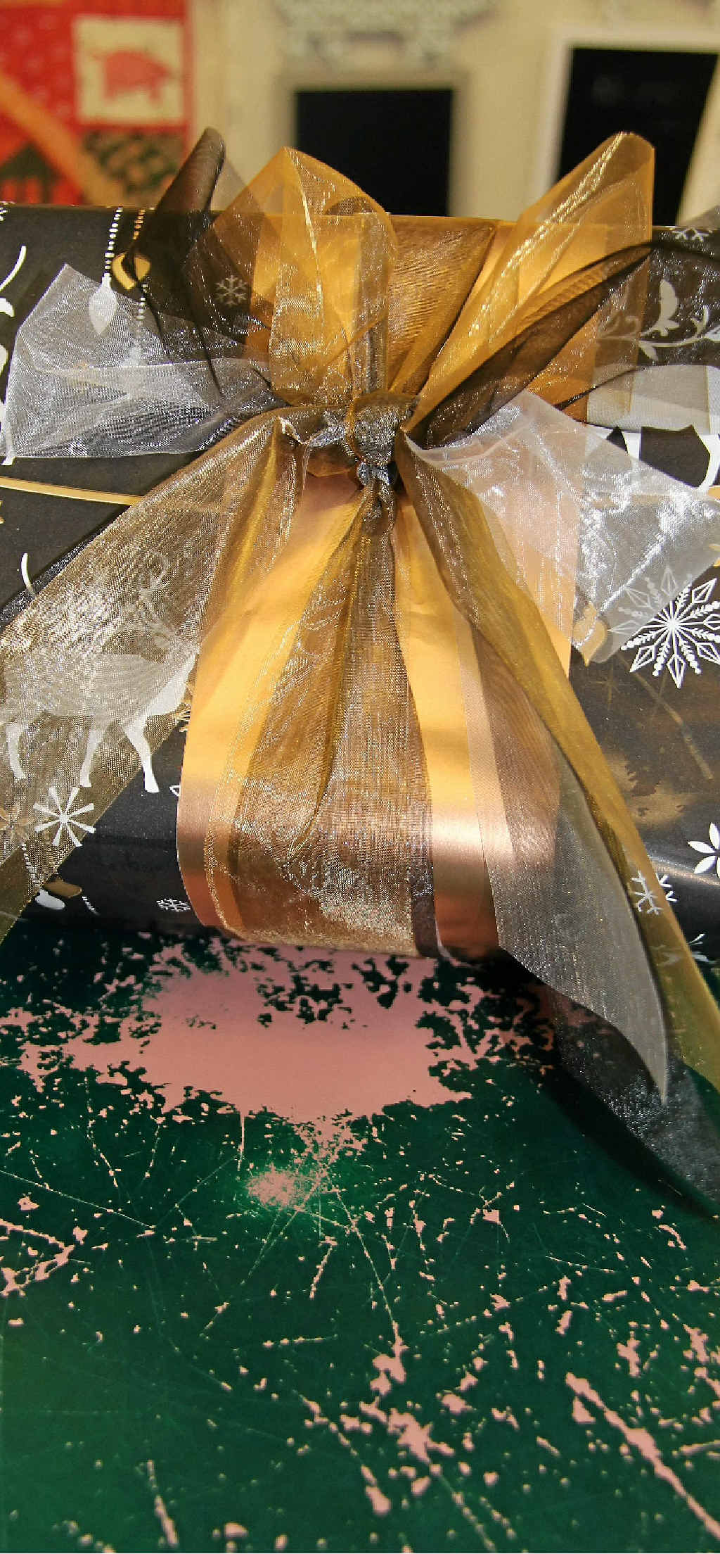 Tie the ribbon in a tight knot then tie like a shoelace.