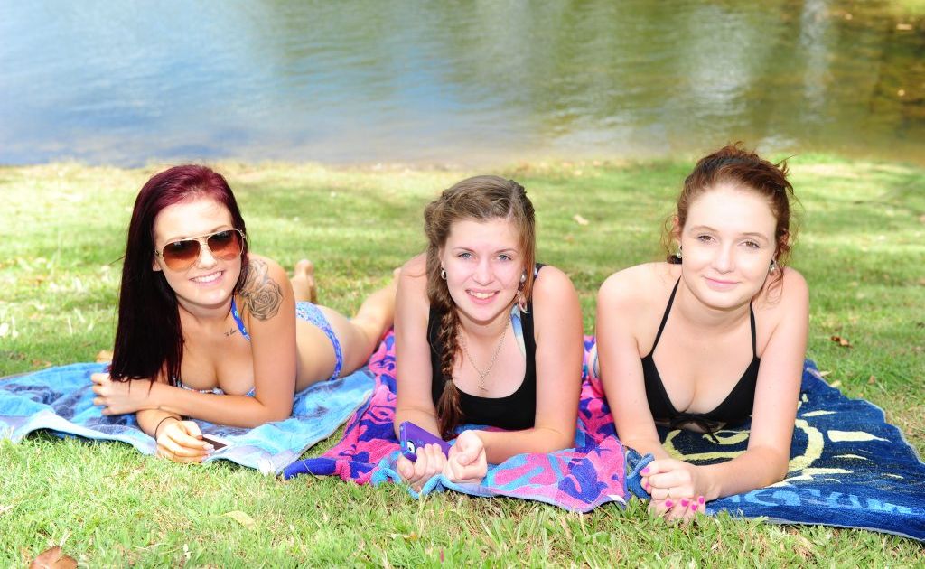 Chantelle Corry, Tayla Grant and Olivia Corry have fun at Awoonga Dam. Chantelle Corry, Tayla Grant and Olivia Corry have fun at Awoonga Dam.