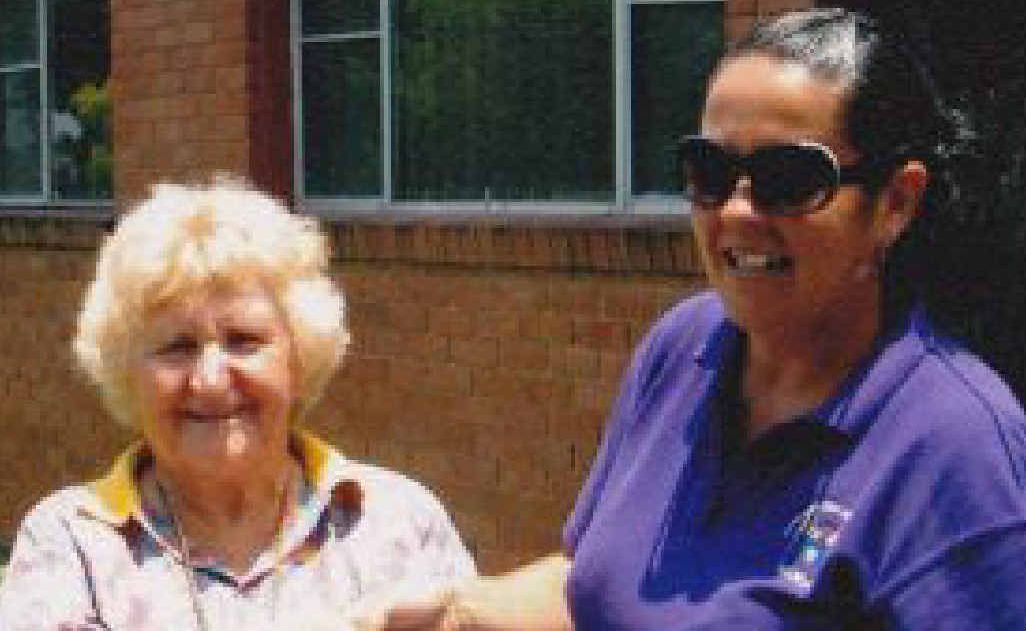 LUCKY WINNER: Coraki Lions Club representative Norma Thomas presents Coraki resident Belinda McElligott with one of five winning certificates for entering the Coraki Lions Club Christmas Lights competition. LUCKY WINNER: Coraki Lions Club representative Norma Thomas presents Coraki resident Belinda McElligott with one of five winning certificates for entering the Coraki Lions Club Christmas Lights competition.
