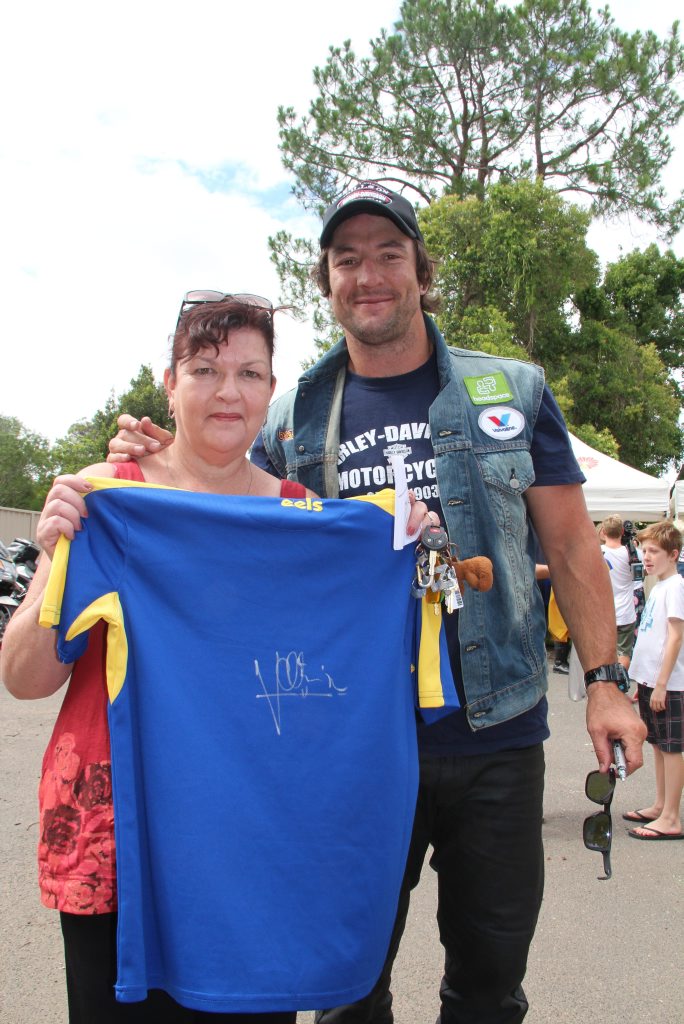 Wendy Campbell with former Parramatta Eels player Nathan Hindmarsh after after her jersey signed. Photo: Erin Smith / Warwick Daily News