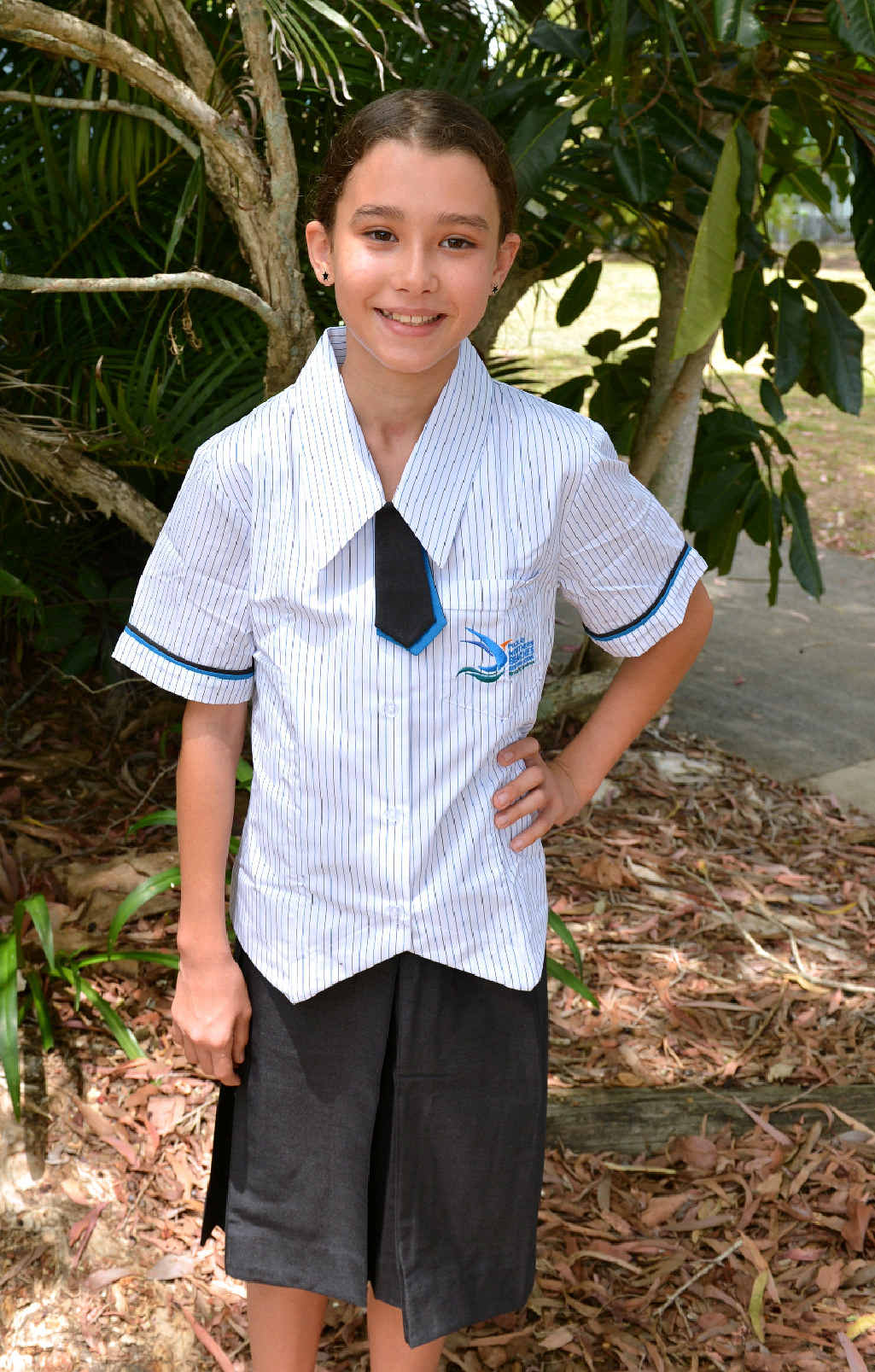 Students pick up uniforms for Mackay's new high school Daily Mercury