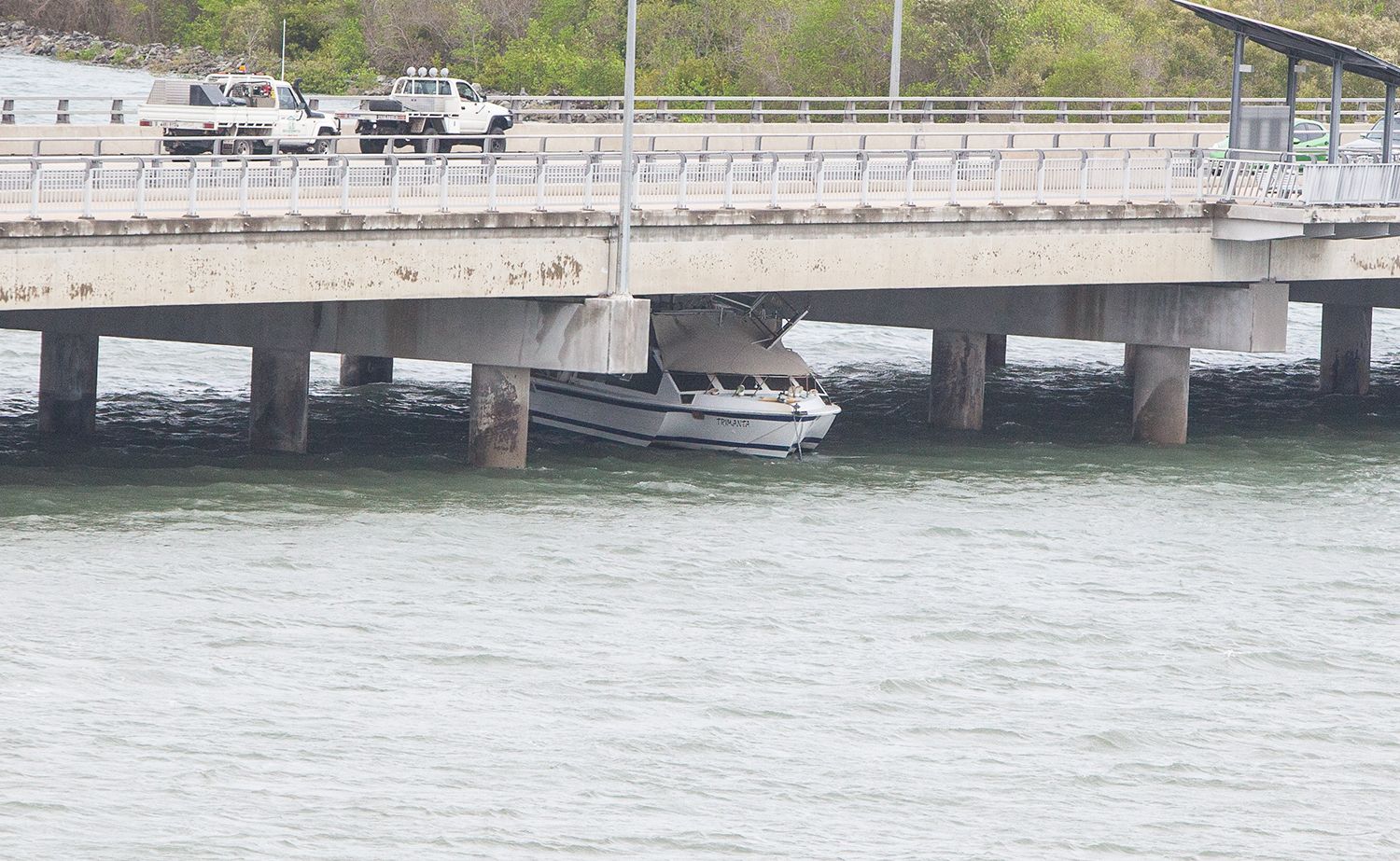 Trimaran trapped under Forgan Bridge. Trimaran trapped under Forgan Bridge.