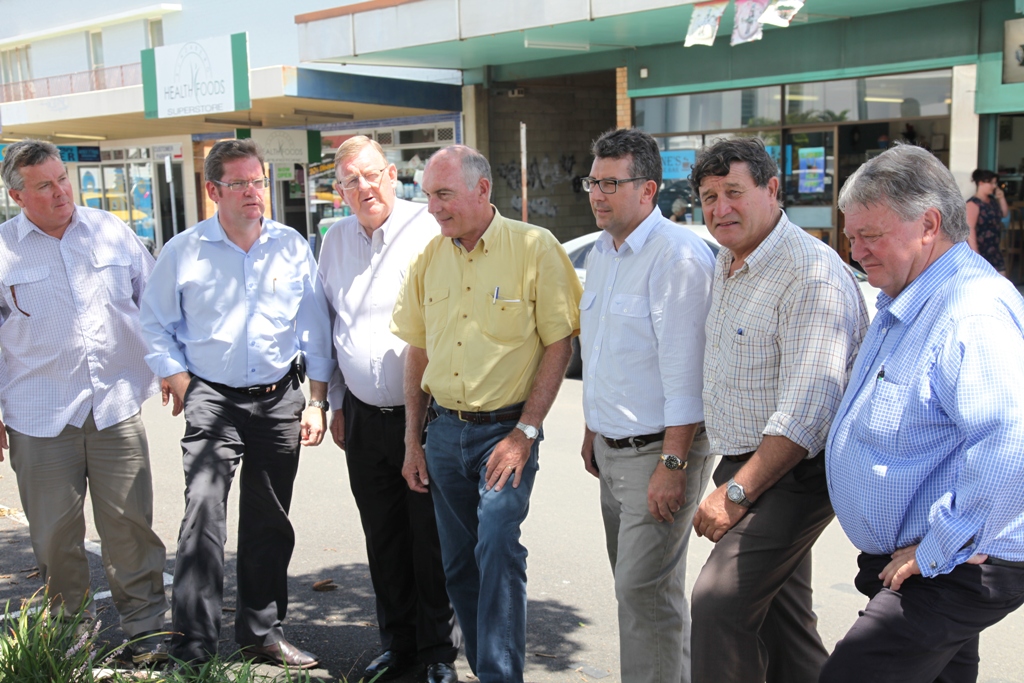 Andrew Mead, Principle Extension officer – DAFF , John McVeigh, Paul Neville, Warren Truss, Keith Pitt (candidate Hinkler), John Cobb, Ken ODowd
Andrew Mead, Principle Extension officer – DAFF , John McVeigh, Paul Neville, Warren Truss, Keith Pitt (candidate Hinkler), John Cobb, Ken ODowd