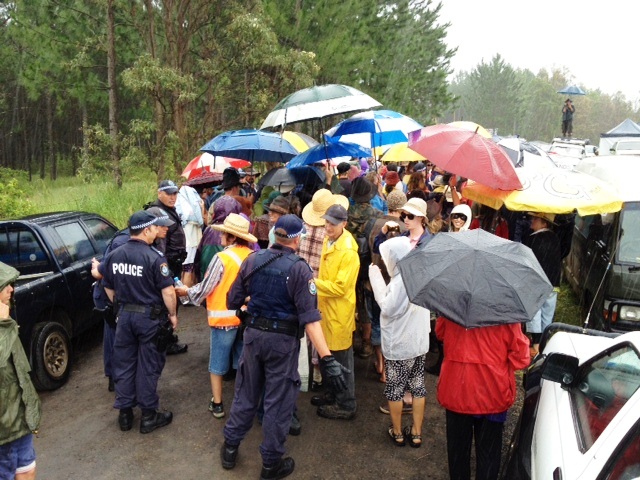 Approximately 300 protesters and an estimated 30 police at the Doubtful Creek CSG blockade await the arrival of Metgasco&squot;s drilling rig, currently en route from the Glenugie CSG site near Grafton. Approximately 300 protesters and an estimated 30 police at the Doubtful Creek CSG blockade await the arrival of Metgasco&squot;s drilling rig, currently en route from the Glenugie CSG site near Grafton.