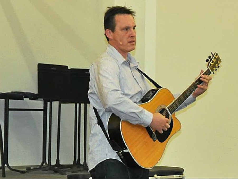 Lorin Nicholson will perform a concert ‘Celtic Thunder’ at the Warwick Town Hall.