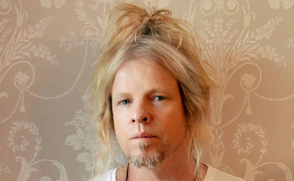 Eli Wolfe will share his new EP Perfect Moment with the Clarence Valley. Eli Wolfe will share his new EP Perfect Moment with the Clarence Valley.