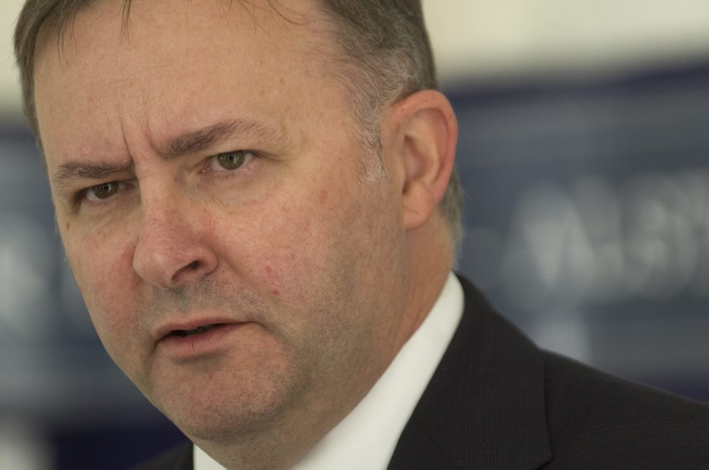 Warren Truss says the 2016 Pacific Highway completion date held by former Federal Infrastructure Minister Anthony Albanese was always unrealistic and unfunded. Warren Truss says the 2016 Pacific Highway completion date held by former Federal Infrastructure Minister Anthony Albanese was always unrealistic and unfunded.