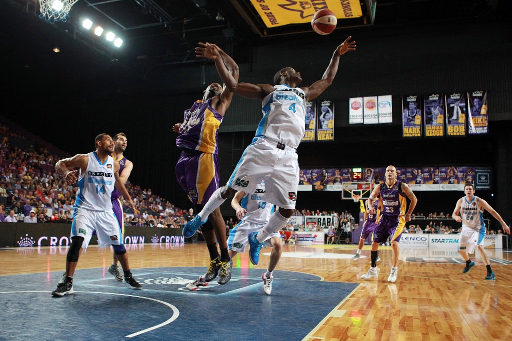 Cedric Jackson of the Breakers and Darnell Lazare of the Kings compete for the ball during game two of the NBL Semi Final series between the Sydney Kings and the New Zealand Breakers at Sydney Entertainment Centre on April 1, 2013 in Sydney, Australia.
Cedric Jackson of the Breakers and Darnell Lazare of the Kings compete for the ball during game two of the NBL Semi Final series between the Sydney Kings and the New Zealand Breakers at Sydney Entertainment Centre on April 1, 2013 in Sydney, Australia.