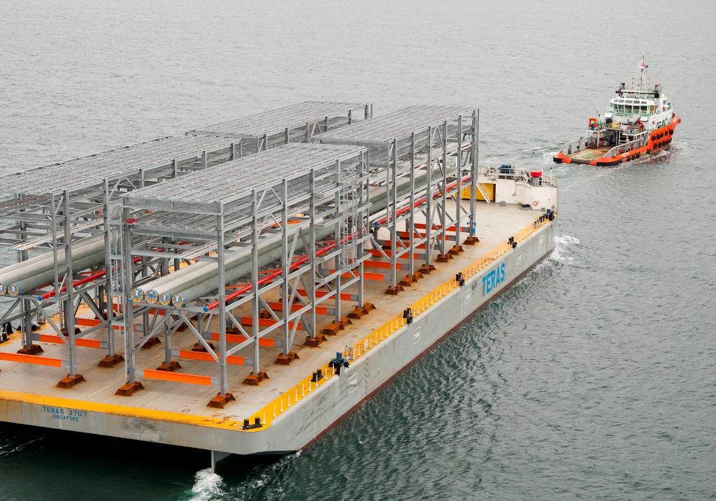 The Australia Pacific LNG Project has unloaded the first LNG modules on Curtis Island after their arrival in Gladstone Harbour. The Australia Pacific LNG Project has unloaded the first LNG modules on Curtis Island after their arrival in Gladstone Harbour.