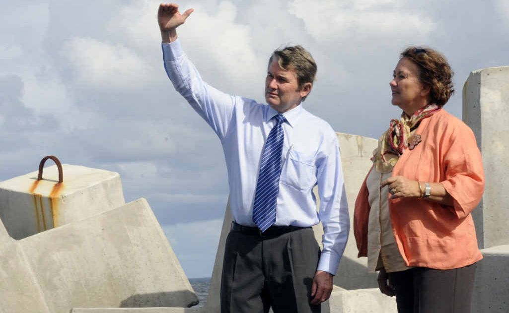 WHAT TO DO: Ballina MP Don Page and Cr Sue Meehan discuss the idea of a raised viewing platform at the end of Ballina’s North Wall. WHAT TO DO: Ballina MP Don Page and Cr Sue Meehan discuss the idea of a raised viewing platform at the end of Ballina’s North Wall.