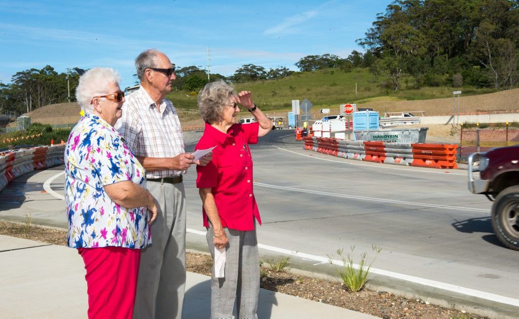 Pines Estate residents have concernes about the current state of the Sapphire to Woolgoolga Pacific Hwy upgrade, in particular the Hearnes Lake Rd intersection. Photo: Trevor Veale / The Coffs Coast Advocate Pines Estate residents have concernes about the current state of the Sapphire to Woolgoolga Pacific Hwy upgrade, in particular the Hearnes Lake Rd intersection. Photo: Trevor Veale / The Coffs Coast Advocate