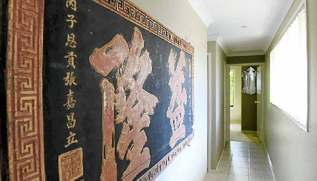 In the hall is a Chinese wood panel that dates from 1492. This piece was bought by Victoria in Yogyakarta. In the hall is a Chinese wood panel that dates from 1492. This piece was bought by Victoria in Yogyakarta.