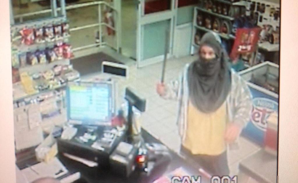 CCTV footage taken from the attempted armed robbery at Caltex, South Grafton in July 2012 CCTV footage taken from the attempted armed robbery at Caltex, South Grafton in July 2012