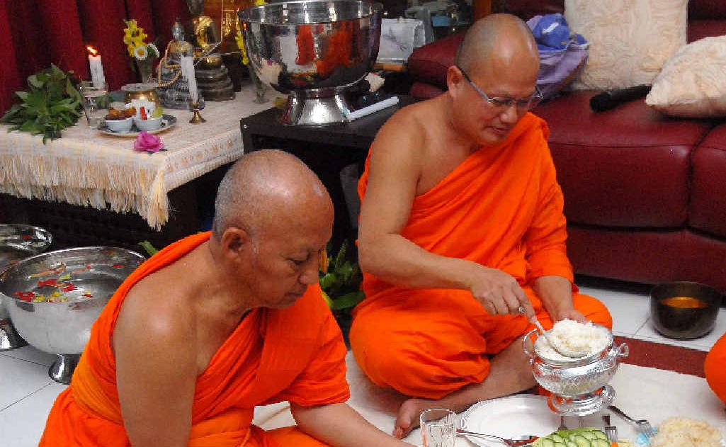 Deputy Royal Abbot Chao Khun Tomson and the Abbot of Wat Thai PhraMaha Boonsom prepare to celebrate new year in Mackay. Deputy Royal Abbot Chao Khun Tomson and the Abbot of Wat Thai PhraMaha Boonsom prepare to celebrate new year in Mackay.