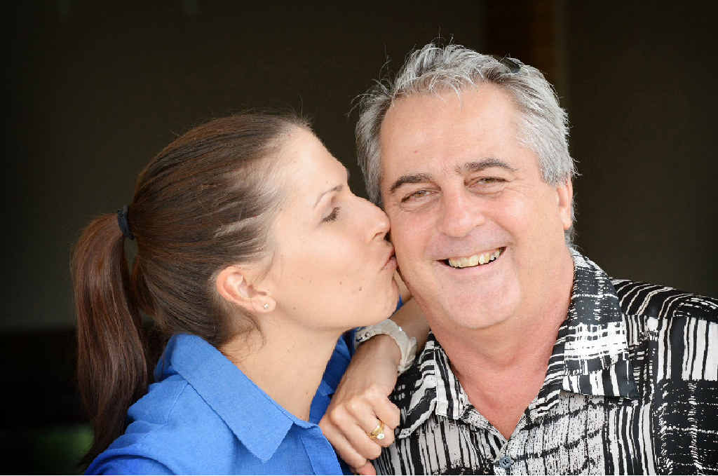 Ross Davies is given a big peck on the cheek by daughter Linda after he presented $47,650 in extra funding to MS research on Tuesday night. Ross Davies is given a big peck on the cheek by daughter Linda after he presented $47,650 in extra funding to MS research on Tuesday night.
