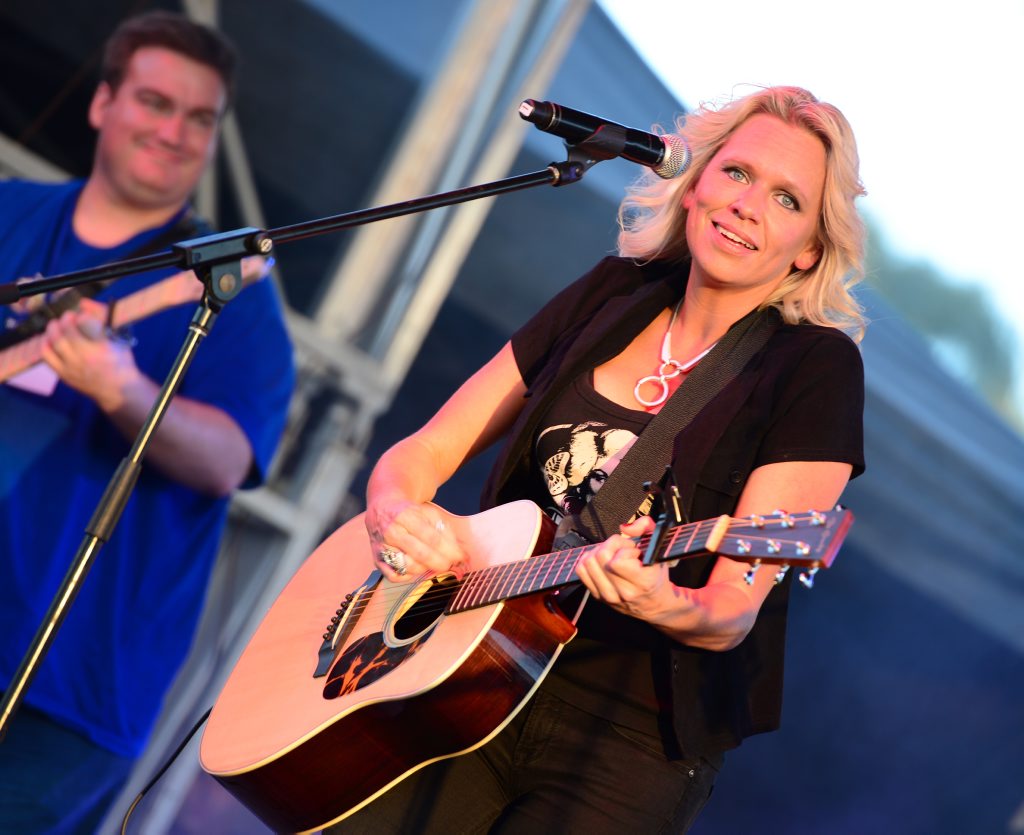 Beccy Cole on stage at Rise and Shine, free concert at Rockhampton Heritage Village. Photo Sharyn O'Neill / The Morning Bulletin Beccy Cole on stage at Rise and Shine, free concert at Rockhampton Heritage Village. Photo Sharyn O'Neill / The Morning Bulletin