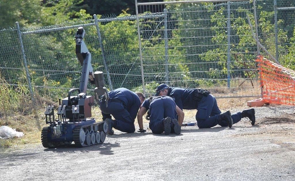 The police bomb squad deal with a suspicious device at the Bunnings Warehouse construction site in West Ipswich. The police bomb squad deal with a suspicious device at the Bunnings Warehouse construction site in West Ipswich.