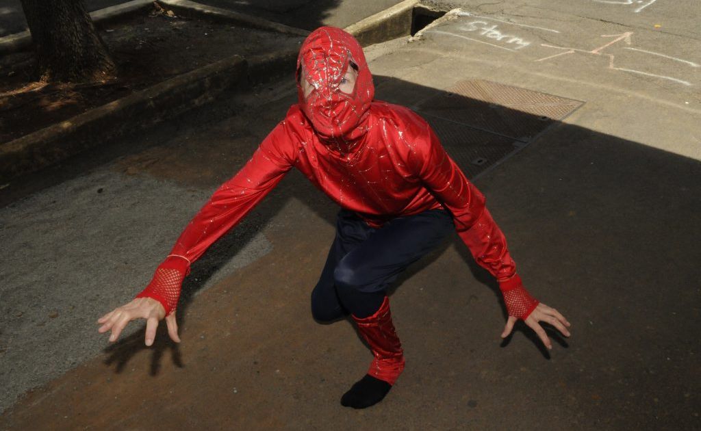 In a scene reminiscent of a Spiderman movie, a man allegedly teased police for nearly an hour as he moved around the outside of the building on Airlie Esplanade. In a scene reminiscent of a Spiderman movie, a man allegedly teased police for nearly an hour as he moved around the outside of the building on Airlie Esplanade.