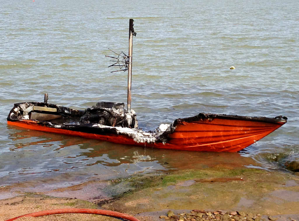 WRITTEN OFF: The wreck of the ski boat that burnt to the waterline on Sunday at Fairbairn Dam. WRITTEN OFF: The wreck of the ski boat that burnt to the waterline on Sunday at Fairbairn Dam.