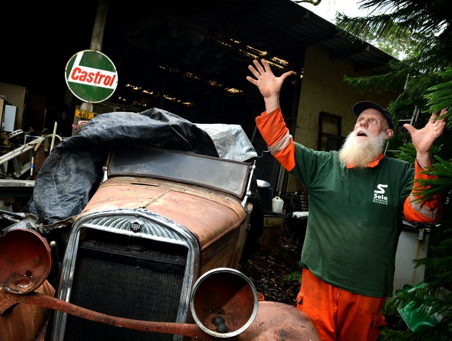 Phil "Mad Dog" Davison was featured on Aussie Pickers TV show.