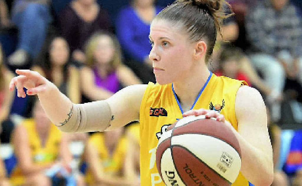 DIRECTING PLAY: The Power’s Natalie Hurst signals to a teammate in the clash with the Cyclones at Hegvold Stadium. DIRECTING PLAY: The Power’s Natalie Hurst signals to a teammate in the clash with the Cyclones at Hegvold Stadium.