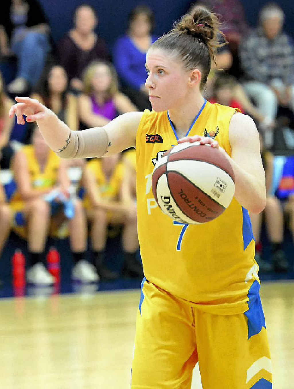 DIRECTING PLAY: The Power’s Natalie Hurst signals to a teammate in the clash with the Cyclones at Hegvold Stadium. DIRECTING PLAY: The Power’s Natalie Hurst signals to a teammate in the clash with the Cyclones at Hegvold Stadium.