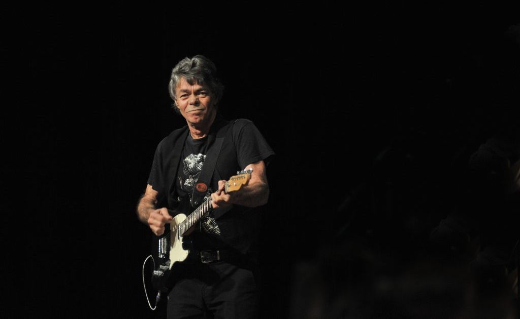 Catch Phil Emmanuel at Digger's Tavern Bellingen on Friday night and Club Coffs on West High on Saturday night. Catch Phil Emmanuel at Digger's Tavern Bellingen on Friday night and Club Coffs on West High on Saturday night.