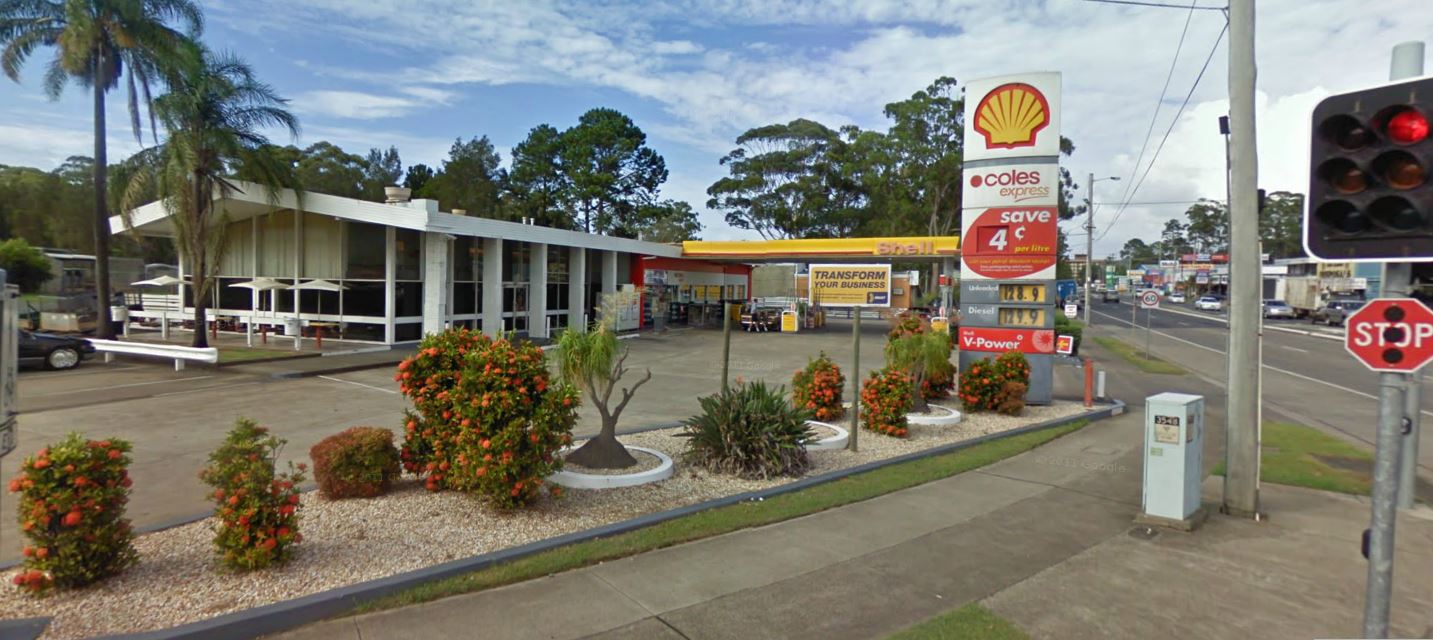 Crossbenchers Bob Katter and Nick Xenophon say four-cents-per-litre limited docket discounts do not go far enough. Crossbenchers Bob Katter and Nick Xenophon say four-cents-per-litre limited docket discounts do not go far enough.