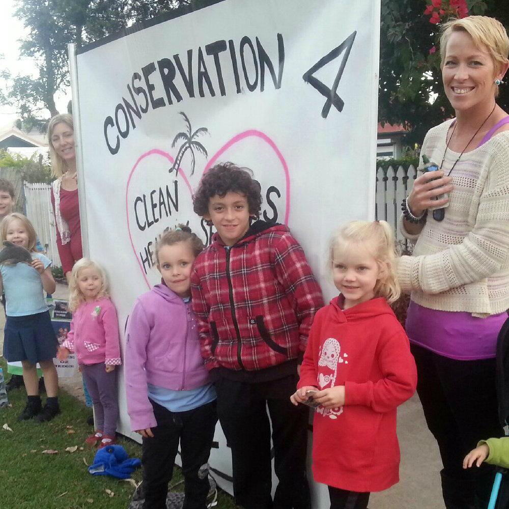 A family in support of the fight for the reef campaign awaits the arrival of Kevin Rudd at the community cabinet forum in Rockhampton. Photo: Twitter A family in support of the fight for the reef campaign awaits the arrival of Kevin Rudd at the community cabinet forum in Rockhampton. Photo: Twitter