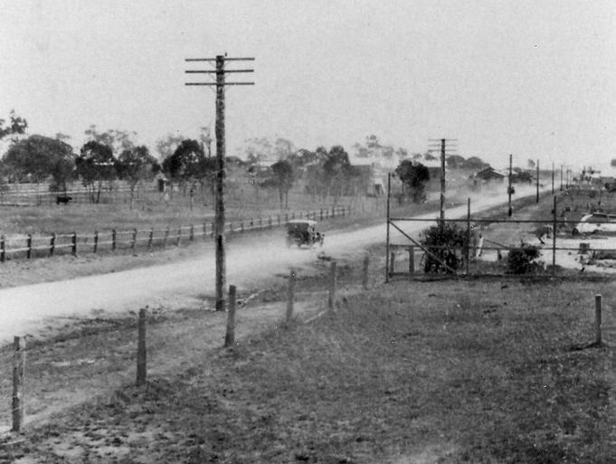 Dusty Main St heading into Pialba. Dusty Main St heading into Pialba.